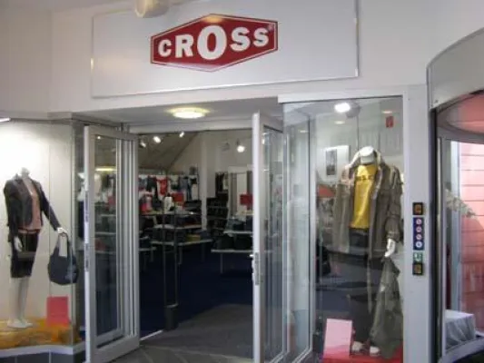 Bild: Neuzugang im Designer Outlet B5 - CROSS JEANS