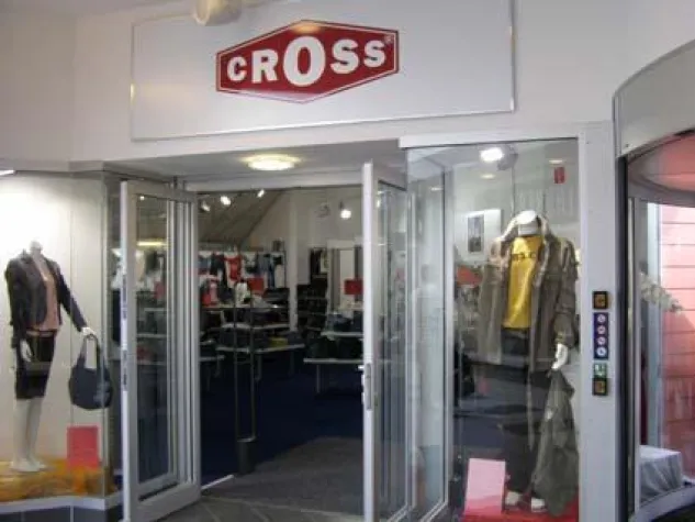 Neuzugang im Designer Outlet B5 - CROSS JEANS Bild: Neuzugang im Designer Outlet B5 - CROSS JEANS