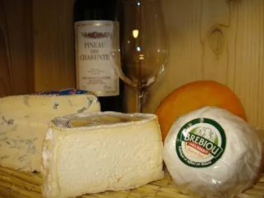 Bild: Käse, Weine und Sekt