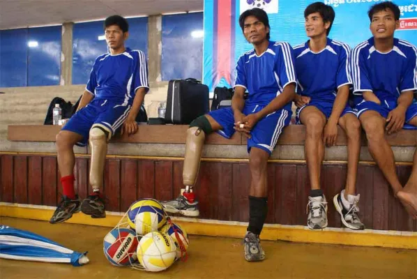 Stand-up-Cambodia – Erhard Sport gratuliert der kambodschanischen Behindertennationalmannschaft im Volleyball Bild: Stand-up-Cambodia – Erhard Sport gratuliert der kambodschanischen Behindertennationalmannschaft im Volleyball