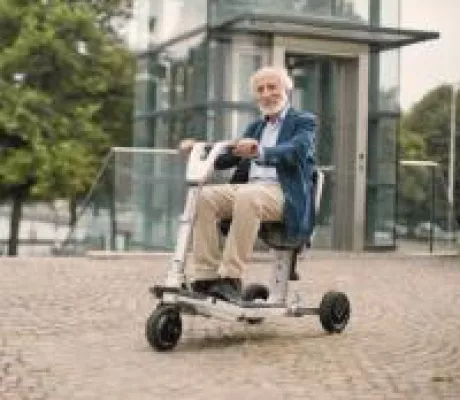 Bild: RUSSKA präsentiert das faltbare Elektromobil ATTO