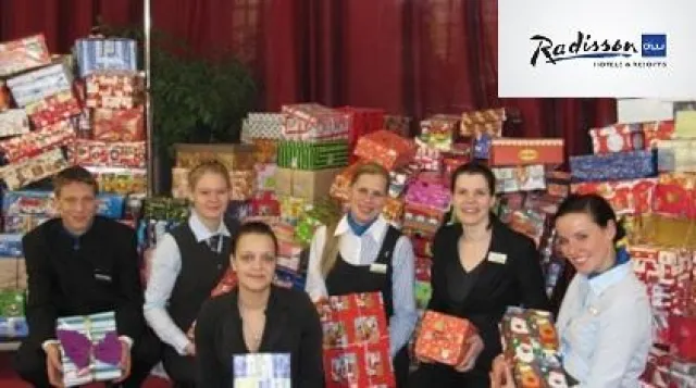 Bild: Radisson Blu Hotel Rostock erhielt über 550 Hilfspakete für Kinder in Osteuropa