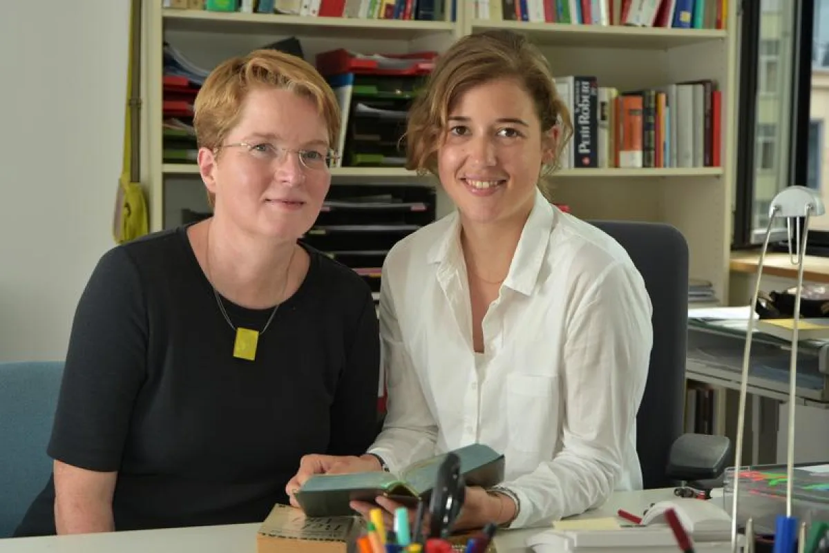 Sandra Stuwe (l.) und Sophie Picard erhalten am 16. November den Lehrpreis der Universität Jena 2017 für die beste Lehrveranstaltungskonzeption. ((Foto: Anne Günther/FSU))