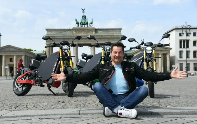 Bild: E-Mobility: Schauspieler Bülent Sharif startet eROCKIT Crowfunding