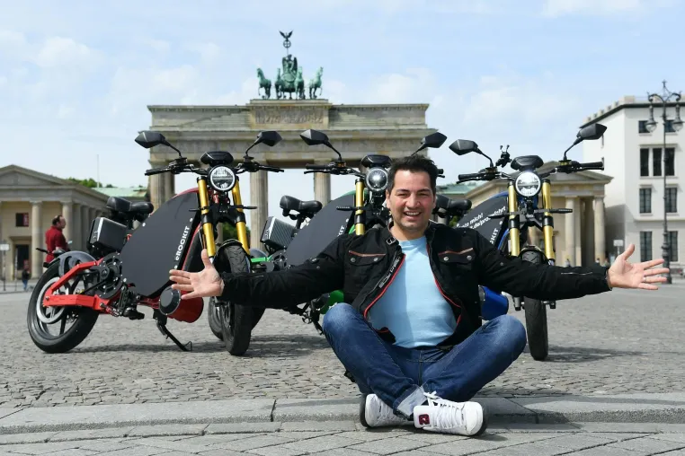 Bild: E-Mobility: Schauspieler Bülent Sharif startet eROCKIT Crowfunding