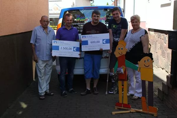 Bild: Golftrolley-Manufaktur TiCad® spendet 2.500 Euro für schwerkranke Kinder