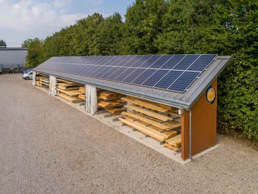 Bild: Schreinerei Schmidt: 40 % mehr Lagerkapazität plus Strom vom Dach