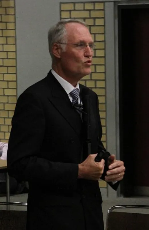 Dr. Dr. B. Dirks, Vorsitzender des GRC, betonte die Vereinfachung der Maßnahmen zur Reanimation in den neuen Leitlinien.