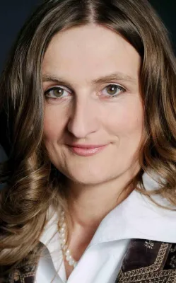 Bild: Nationales Treffen des Woman’s Business Clubs 2010: Monika Thoma („Die Webkönigin“) eröffnet mit Keynote
