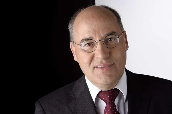 Bild: Gysi - „Entwicklungszusammenarbeit zu Lasten von Rüstungsausgaben steigern“