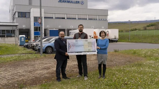 Bild: NH/HH Recyclingverein spendet Euro 5.000  für Ökumenischen Hospiz-Dienst Rheingau e.V.