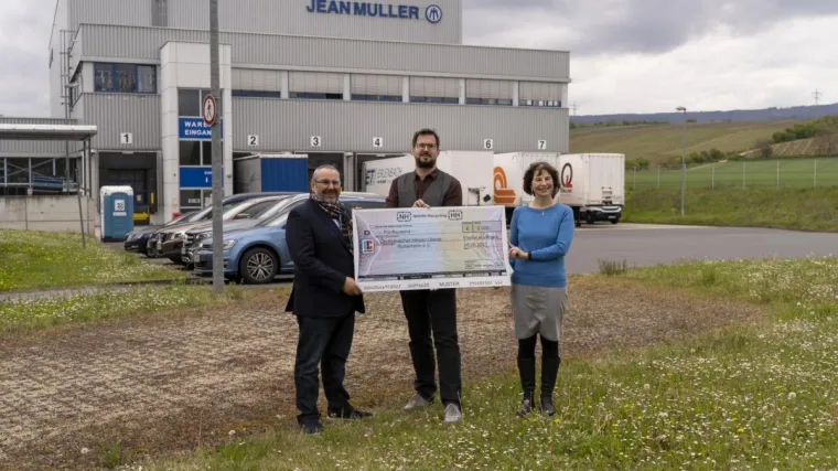 NH/HH Recyclingverein spendet Euro 5.000 für Ökumenischen Hospiz-Dienst Rheingau e.V. Bild: NH/HH Recyclingverein spendet Euro 5.000 für Ökumenischen Hospiz-Dienst Rheingau e.V.