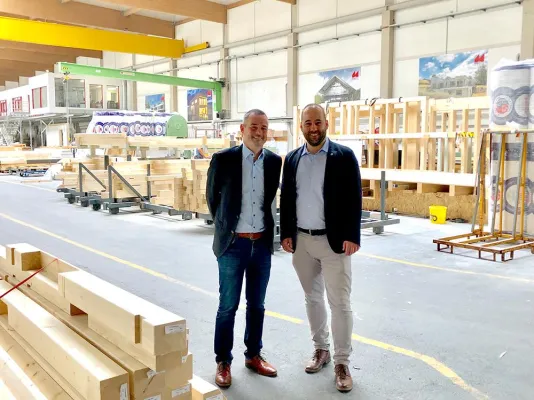 Bild: MdB Schraps besucht Meisterstück-HAUS: Infogespräch zum geplanten Gebäudeenergiegesetz