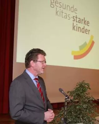 Bild: Strategien im Kampf gegen Übergewicht bei Kindern und Jugendlichen