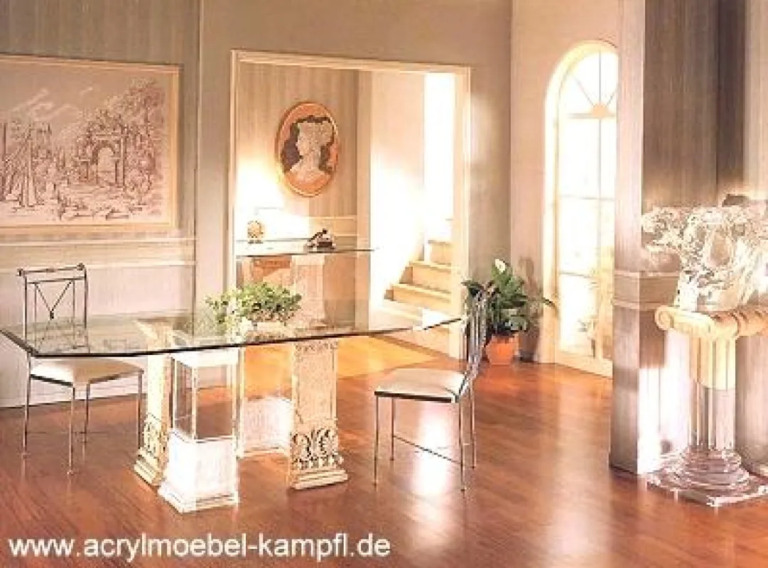Acryltisch mit Glasplatte - Wohnarrangement