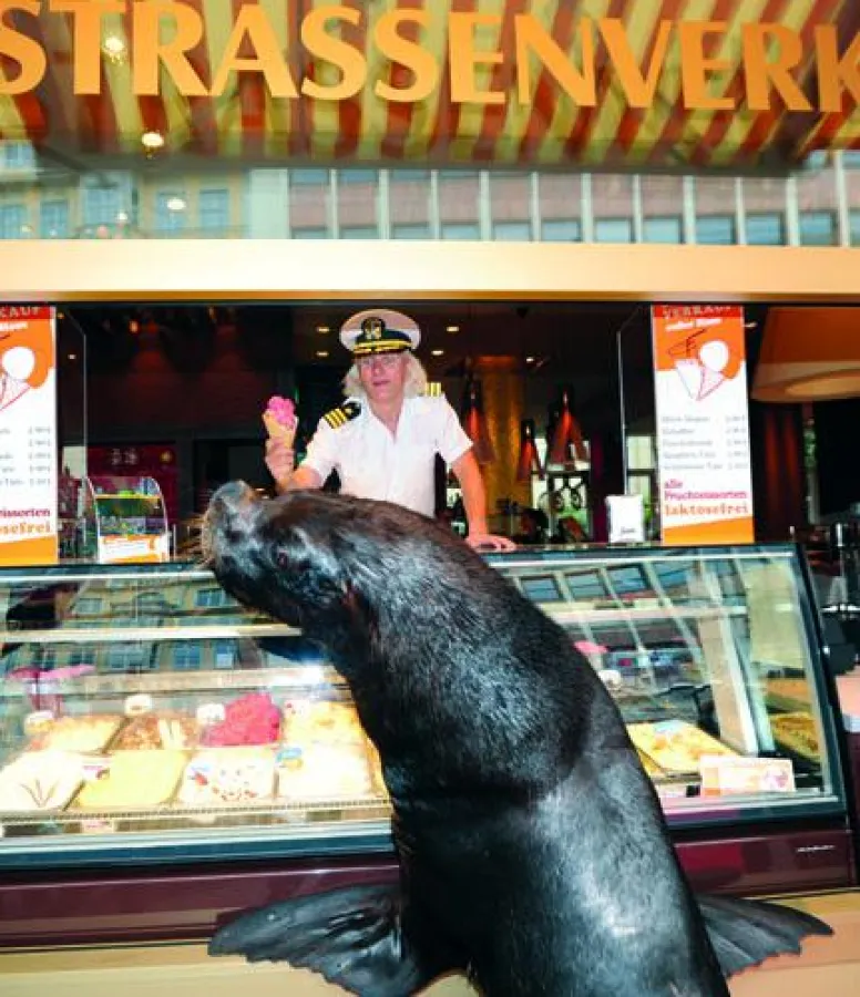 Roger zu Gast an der Milchbar Pinguin. Foto: Dieter Grundmann / Westend-PR