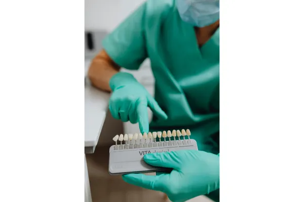 Bild: Veneers für ein strahlendes Lächeln - Die Zahnärzte Neustadt Passage informieren