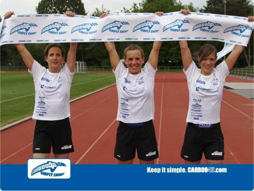 Foto: Thomas Zöller. Von links: Das Korsett des Carboo4U TuS Griesheim Damen Bundesliga Teams: Kerstin Lüken, die Triathlon Hessenmeisterin 2009 Martina Maul und Leonie Poetsch