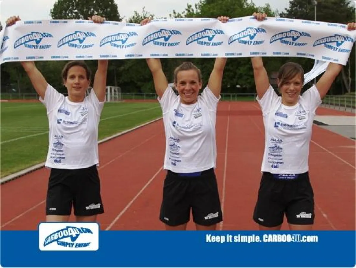Foto: Thomas Zöller. Von links: Das Korsett des Carboo4U TuS Griesheim Damen Bundesliga Teams: Kerstin Lüken, die Triathlon Hessenmeisterin 2009  Martina Maul und Leonie Poetsch