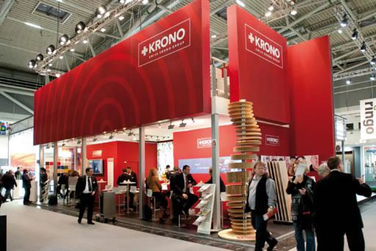 KRONO-Messestand in markantem Rot.