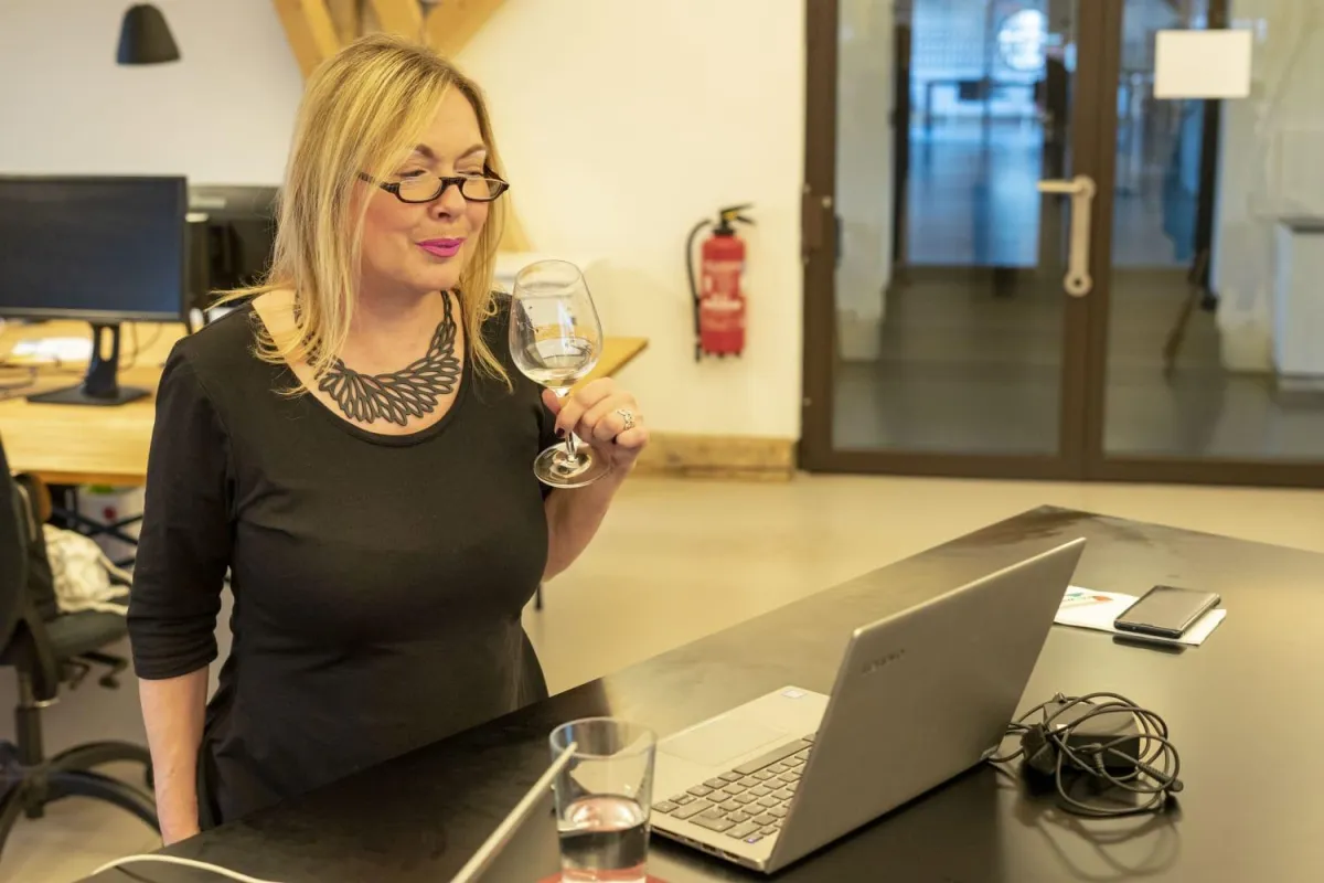 Gabriele Schwebe aus Karlsruhe hat digitale Verkostungen entwickelt.