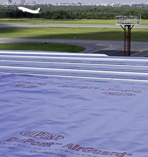 Bild: Schutz für die neue Abfertigungshalle am Flughafen Pulkovo
