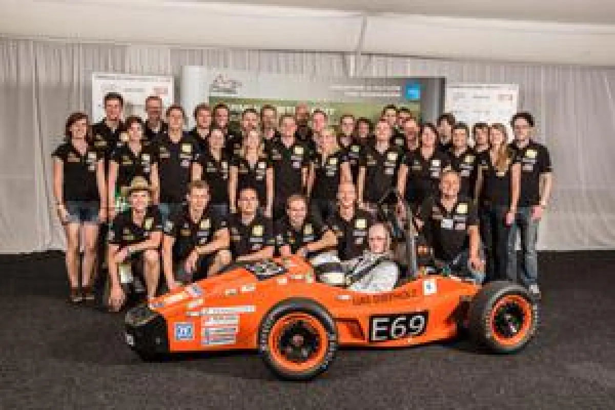 Das gesponsorte 'Formula Student-Team der FH für Wirtschaft und Technik, Vechta-Diepholz-Oldenburg.