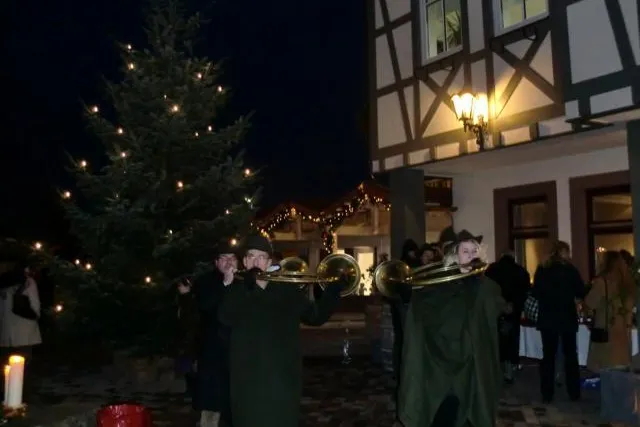 Bild: Weihnachtsmarkt im Dorf am See: Kunst, Konzert, Kulinarik und Geschenkideen