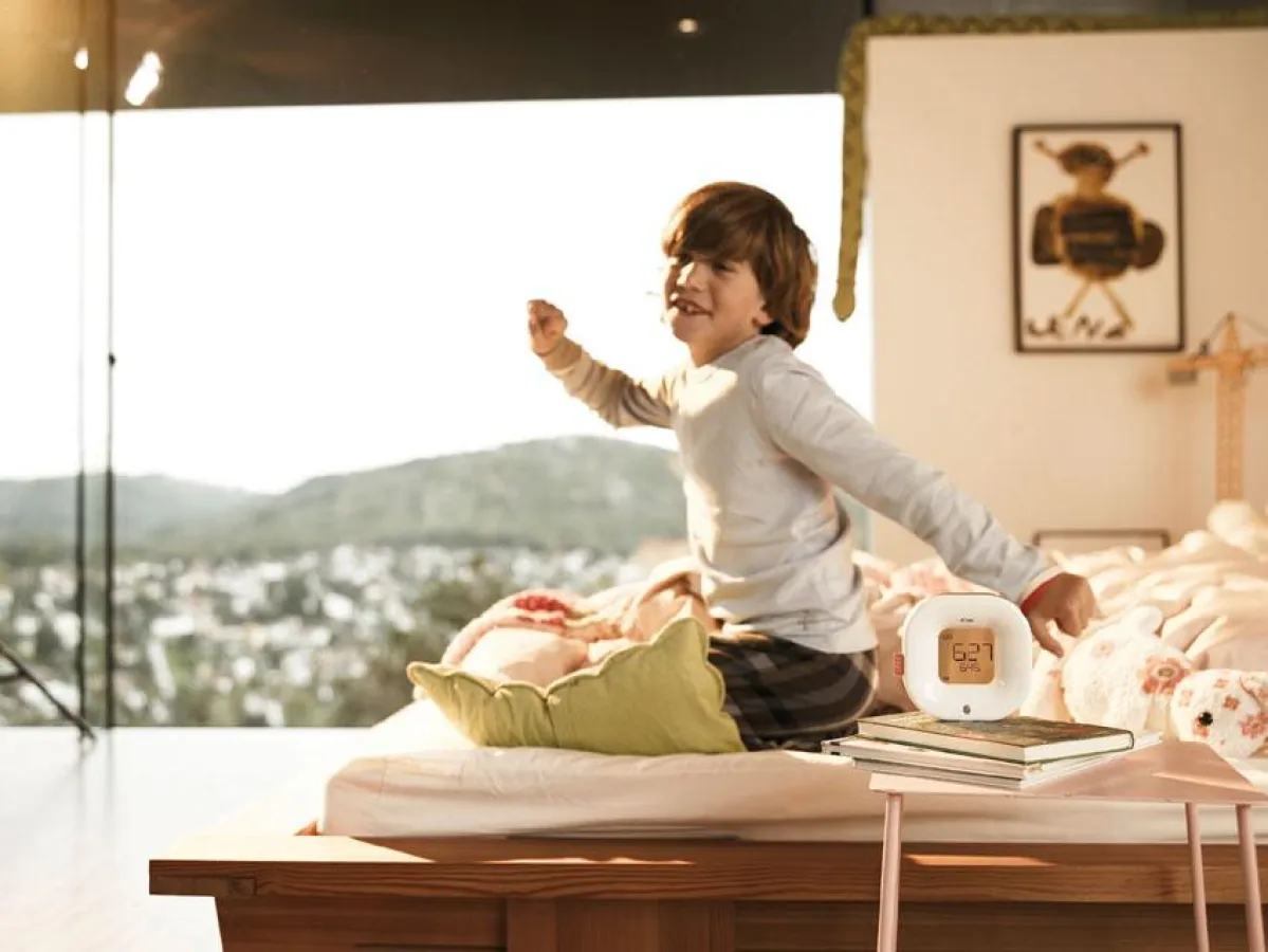 Kinder und Jugendliche haben oft einen anderen Schlafrhythmus. Die Schlaftiefe nimmt morgens zu und somit auch die Wahrscheinlichkeit aus einer tieferen Schlafphase geweckt zu werden.