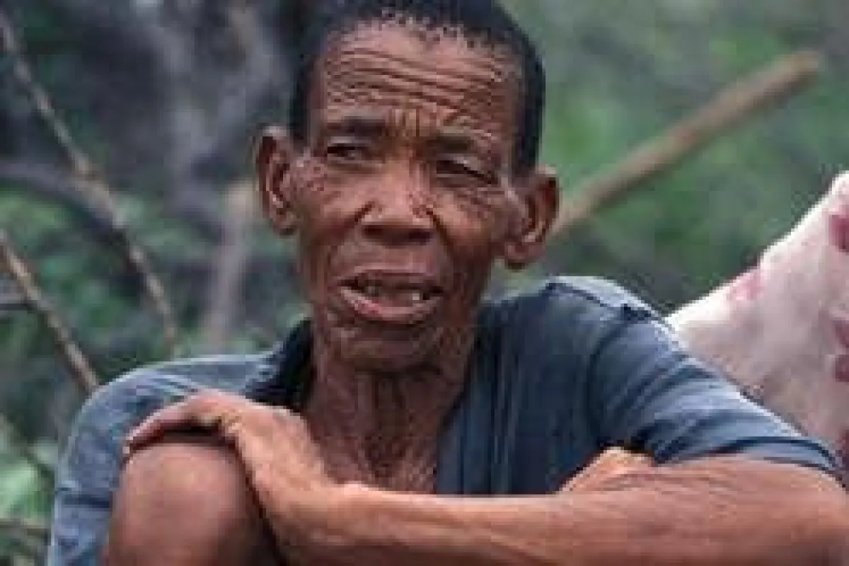 Mitglied der Buschleute, Botswana. © Survival