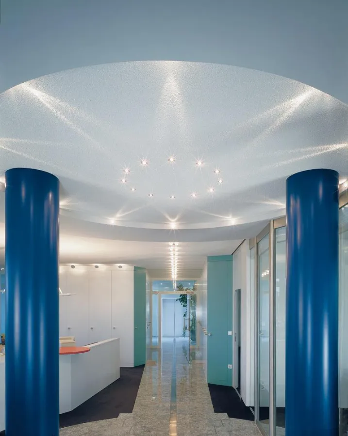 Qualifizierte Innungsfachbetriebe wissen, wie man Raumakustik und Beleuchtung ideal kombiniert