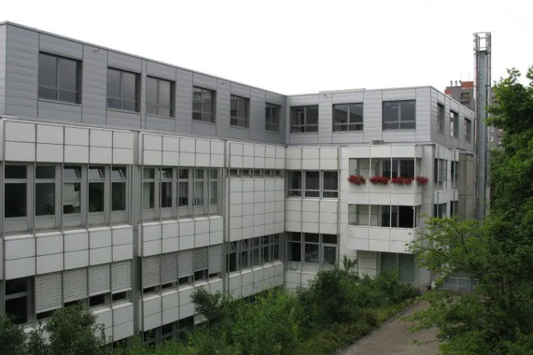 Das Baugrundstück auf dem Dach - Gebäudeaufstockung schafft zusätzliche Bürofläche Bild: Das Baugrundstück auf dem Dach - Gebäudeaufstockung schafft zusätzliche Bürofläche