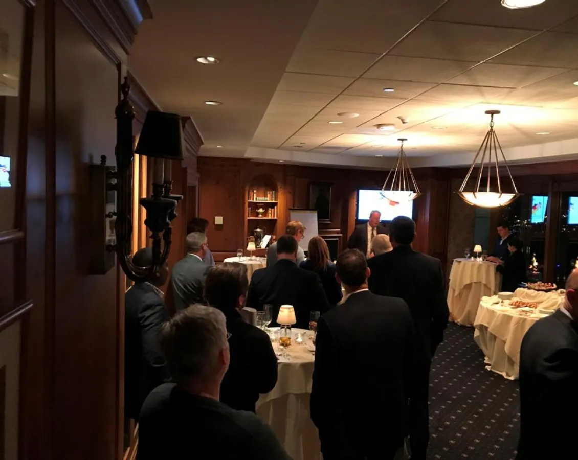 Daniel Donahey beim GACC-Vortrag im City Club Charlotte, USA