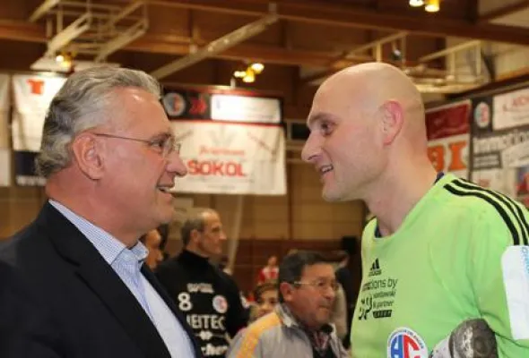 Bild: Handball-Bundesliga: weihnachtliche Hochspannung in Erlangen