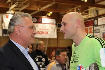 Bild: Handball-Bundesliga: weihnachtliche Hochspannung in Erlangen