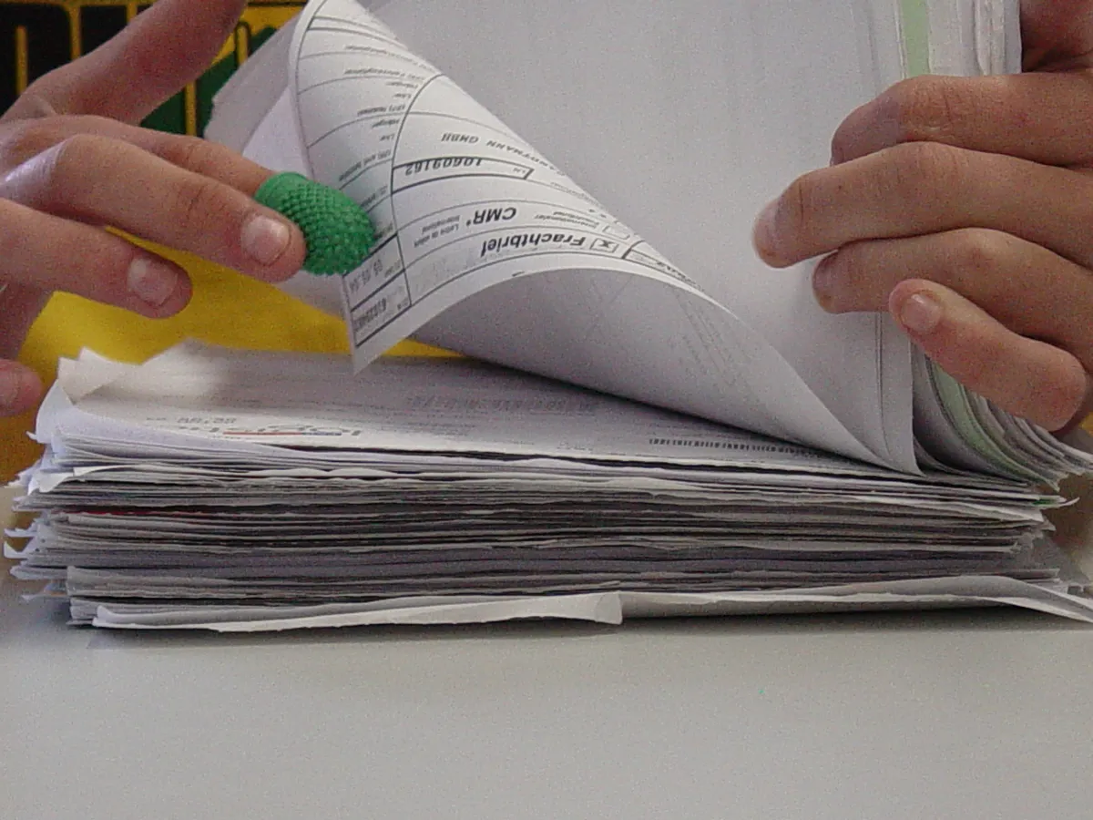 ... Archivieren Sie so? Wir zeigen Ihnen Wege ins digitale Archiv - rechtssicher und weltweit online verfügbar