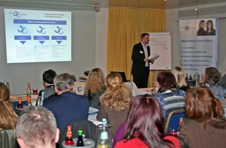 Agenda 2020 für das Studierendenmarketing Bild: Agenda 2020 für das Studierendenmarketing