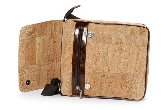 Co2-neutral, leicht und strapazierfähig: Stylische Kork-Taschen sind der Frühjahrstrend in 2011 Bild: Co2-neutral, leicht und strapazierfähig: Stylische Kork-Taschen sind der Frühjahrstrend in 2011