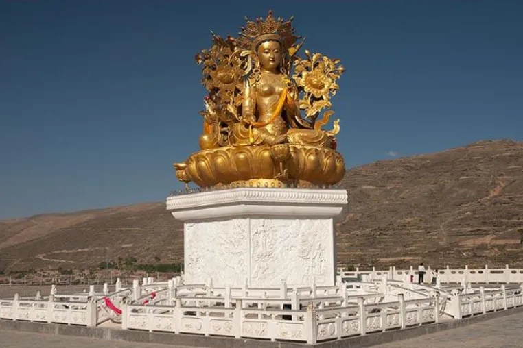 Bild: Chinesische Vorstellungen über „Restaurierung“ von Klöstern bringen die Mönche in Rongpo in große Bedrängnis