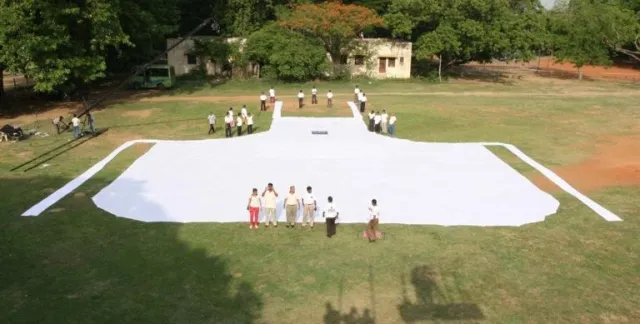 Neuer Weltrekord – Die größte Schürze der Welt Bild: Neuer Weltrekord – Die größte Schürze der Welt