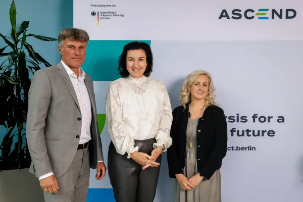 Neue Ära für die Katalyse-Forschung: Forschungsministerin, Dorothee Bär, beim Auftakt von €30 Millionen Projekt ASCEND Bild: Neue Ära für die Katalyse-Forschung: Forschungsministerin, Dorothee Bär, beim Auftakt von €30 Millionen Projekt ASCEND