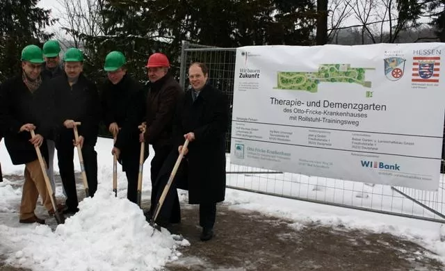 Bild: Fördermittel des Krankenhaus-Konjunkturprogramms tragen im neuen Therapiegarten erste Früchte