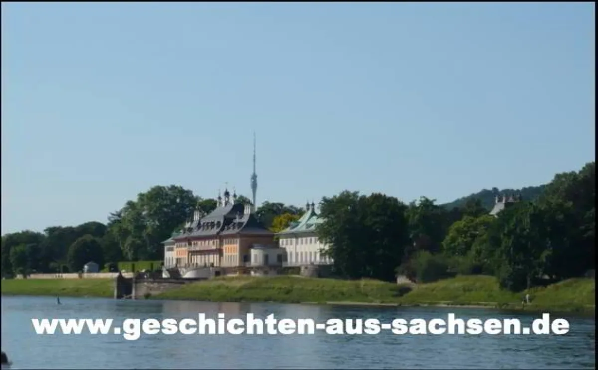 Blick auf Pillnitz von der Elbe