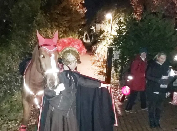 Bild: CJD Kita Weltentdecker unter den 900 Menschen beim St. Martinszug in Frechen Buschbell