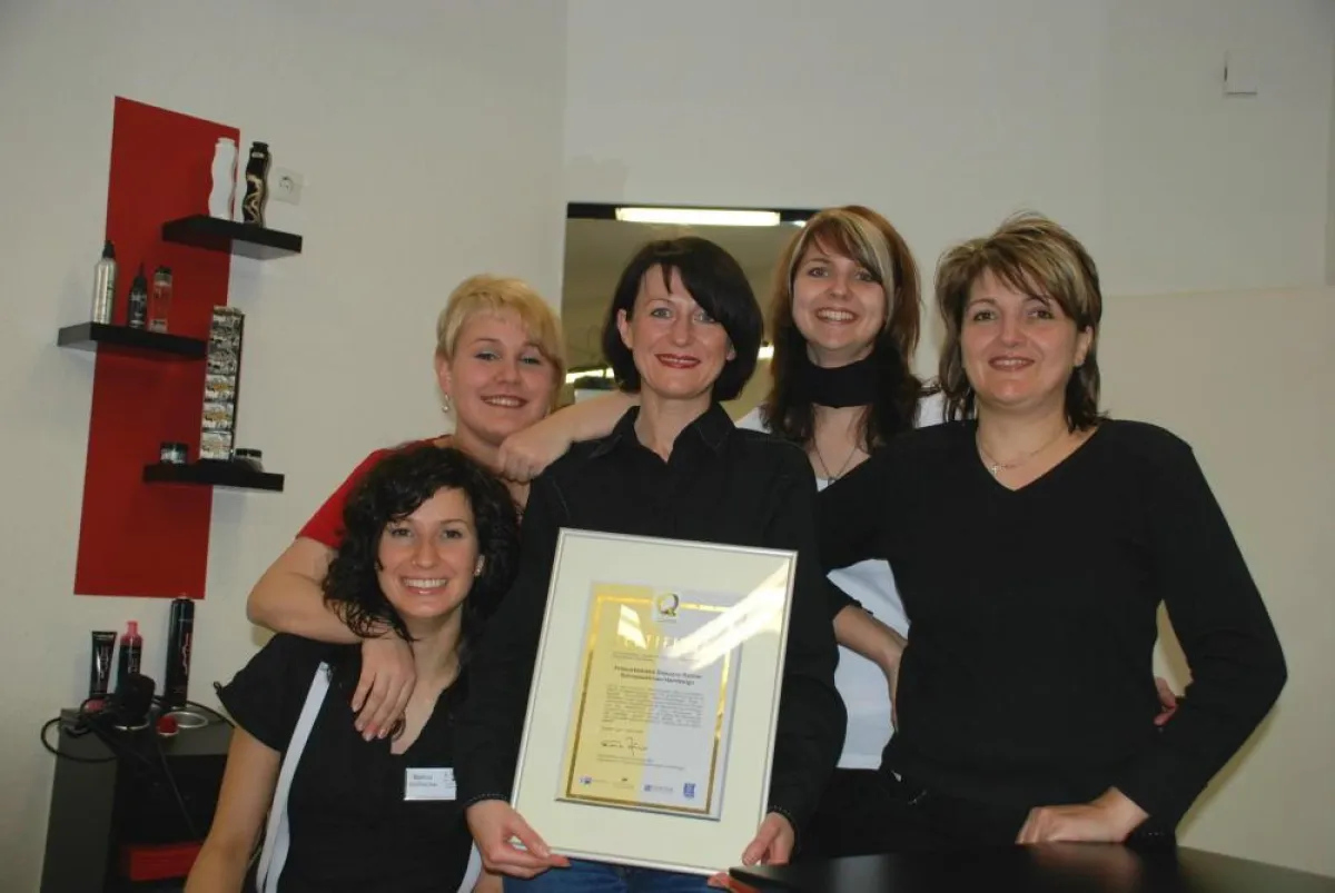 Team Schneewittchen Hairdesign freut sich über Auszeichnung mit Siegel ServiceQualität Baden-Württemberg