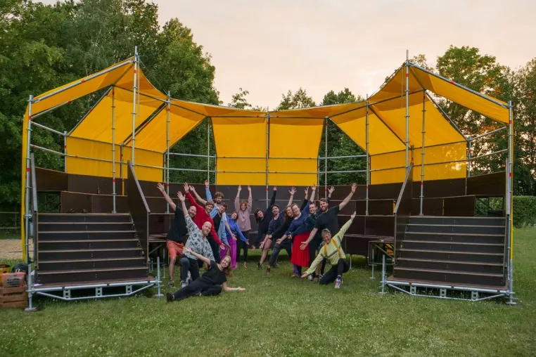Bild: THEATER ON TOUR - Ein mobiles Amphitheater auf Reisen