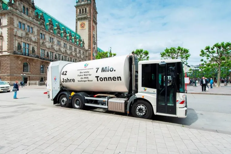 Stadtreinigung Hamburg kommuniziert mit klassischen Autotelefonen Bild: Stadtreinigung Hamburg kommuniziert mit klassischen Autotelefonen