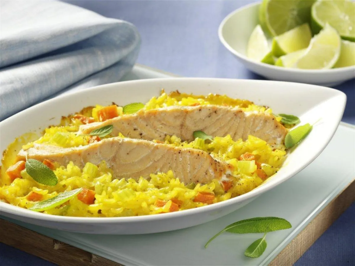Reisauflauf mit Safran und Lachs