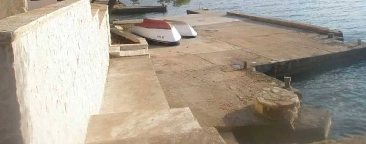 Schön wenn man das Boot direkt vor der Villa hat