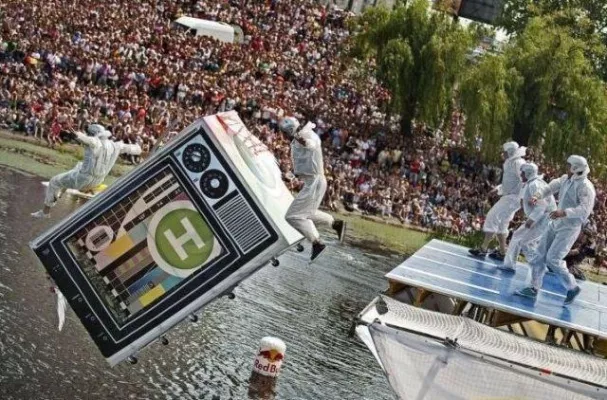 RPR1.Moderator Julian Krafftzig vergibt Wildcard für den Red Bull Flugtag Bild: RPR1.Moderator Julian Krafftzig vergibt Wildcard für den Red Bull Flugtag